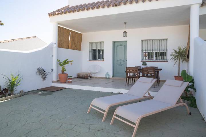 Maison de vacances pour 7 personnes, avec Balcon et Terrasse ainsi que Jardin et Vue à Los Caños de Meca