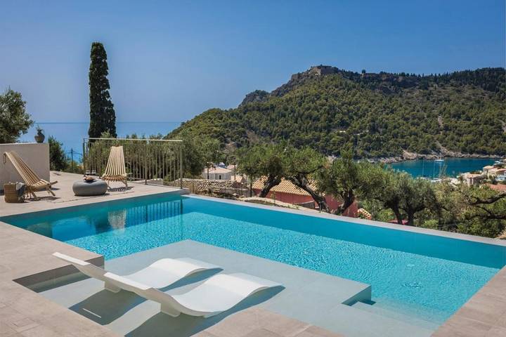 Location de vacances pour 2 personnes, avec vue ainsi que piscine et jardin dans Άσος - 2