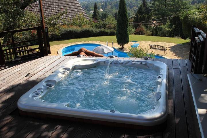 Villa für 8 Personen, mit Ausblick und Sauna sowie Pool und Garten - 1