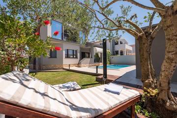 Villa for 8 People in Zadar city, Zadar (Municipality), Photo 3