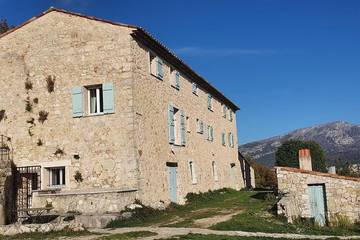 Gîte pour 10 personnes, avec piscine et jardin, animaux acceptés à Gourdon (Provence-Alpes-Côte d'Azur)