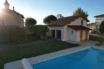 Gîte pour 5 personnes, avec piscine ainsi que balcon et jardin à La Côte-Saint-André