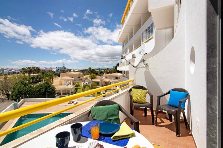 Apartamento inteiro, Apartamento 'Montechoro' com varanda e acesso Wi-Fi in Monte Choro, Albufeira e Olhos de Água