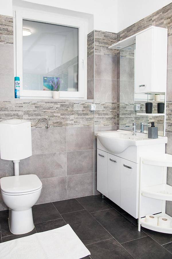 Ferienwohnung für 2 Personen, mit Pool und Garten sowie Ausblick in Portoroz - 4