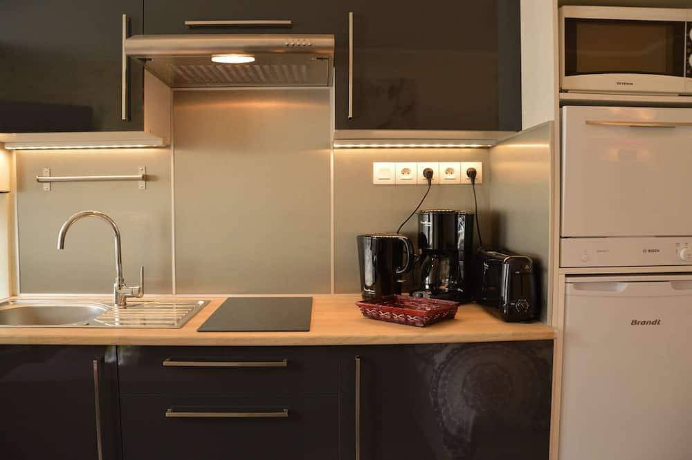 Entire apartment, Modern Bayeux Hideaway in Bayeux, Bayeux region