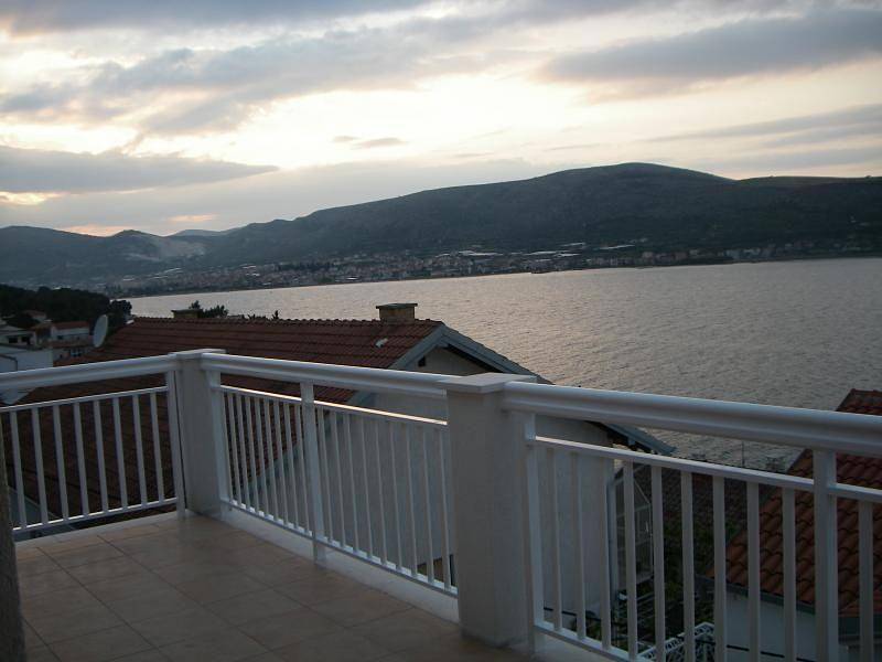 Entire holiday apartment, Holiday apartment on the second floor with balcony in Mastrinka, Ciovo