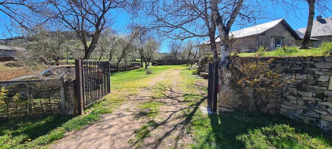 Maison de campagne pour 10 personnes, avec Terrasse ainsi que Jardin et Vue à Saint-Laurent-d'Olt - 4