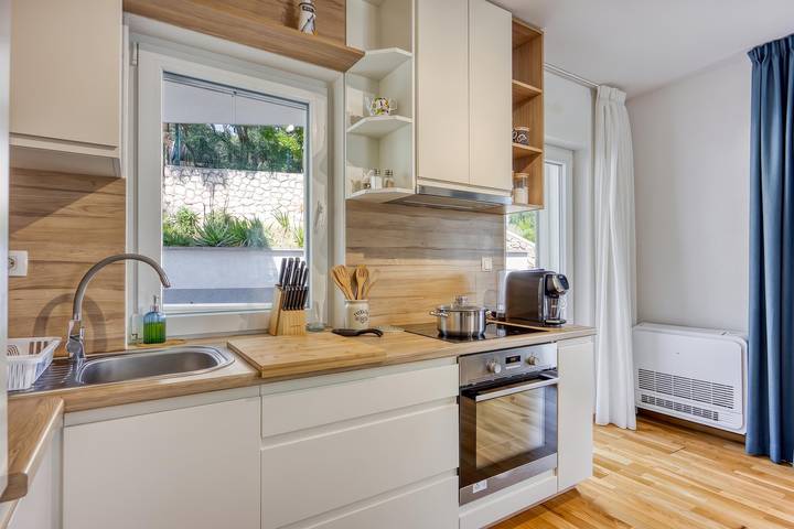 Ganze Wohnung, Villa Ancora - Merope Apt /w Jacuzzi & Terrace in Cunski, Lošinj (Kvarner Bucht)