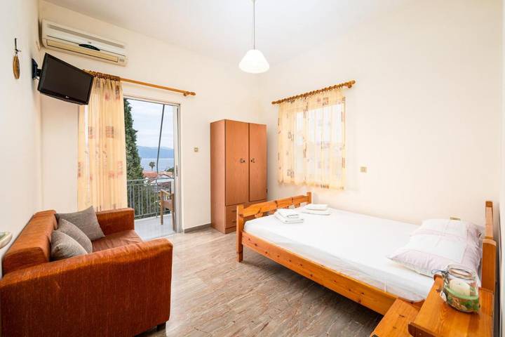 Gîte pour 2 personnes, avec balcon ainsi que vue et jardin dans Selianitika - 2