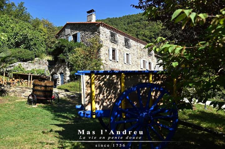 Gîte pour 4 personnes, avec Jacuzzi ainsi que Jardin et Sauna à Corsavy