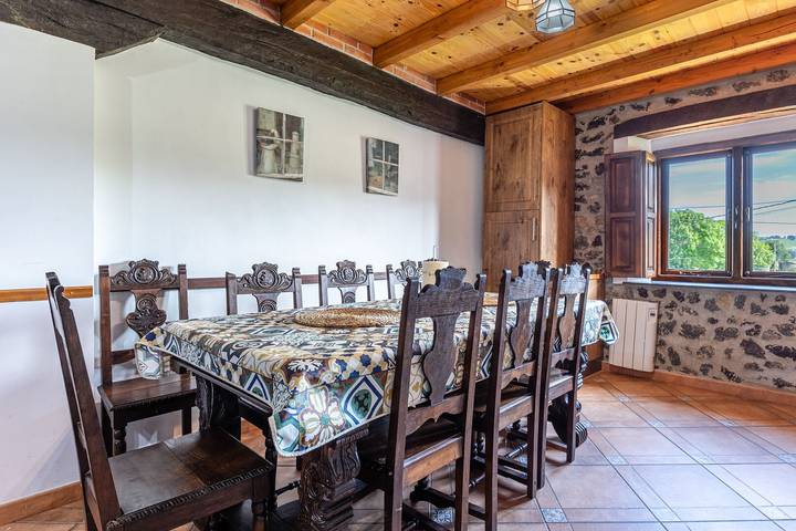 Casa Rural 'Trasmiera' con Terraza Privada, Jardín Privado y Wi-Fi in Solórzano, Costa de Cantabria
