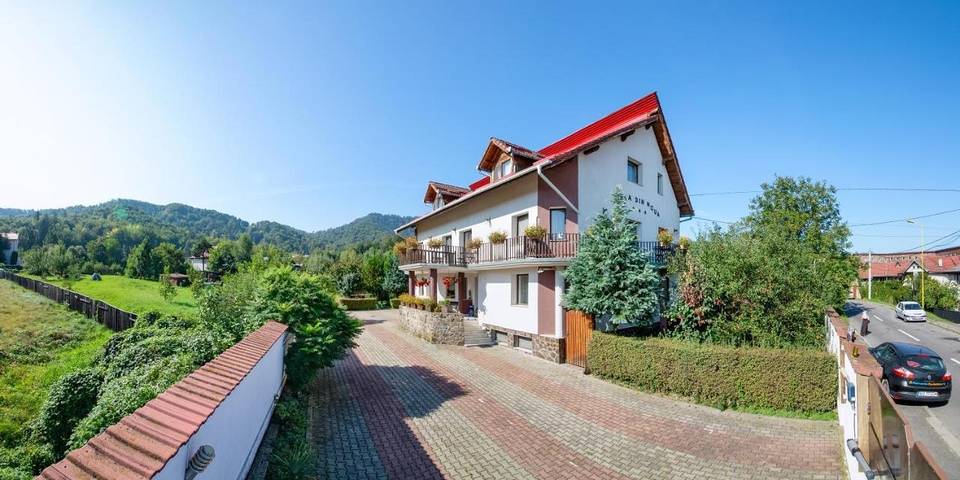 Maison d’hôte pour 2 personnes, avec terrasse ainsi que vue et jardin à Brașov