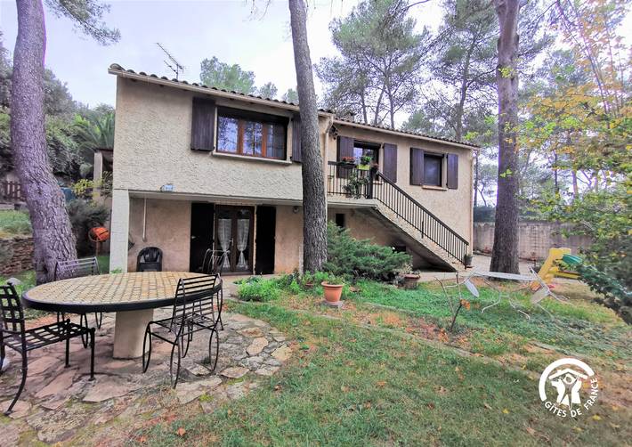 Gîte pour 2 personnes, avec Terrasse ainsi que Jardin et Piscine