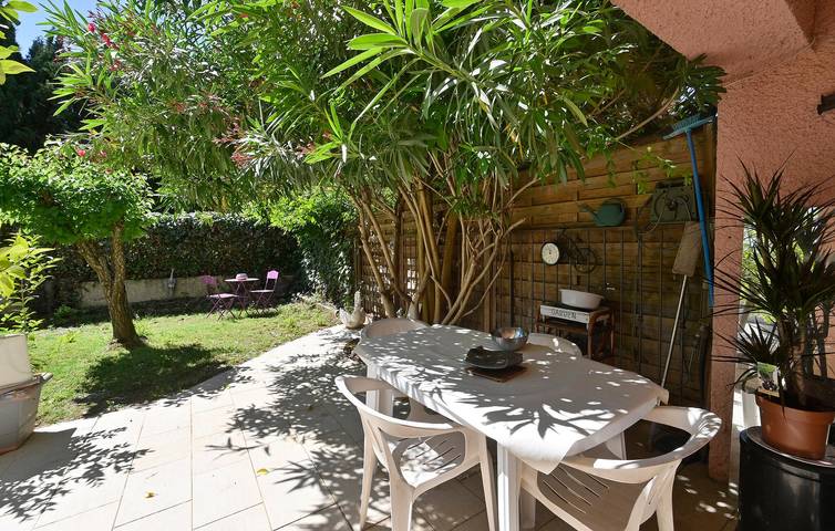 Apartamento vacacional entero, Acogedor Apartamento con WiFi, AC, Parking, Terraza - Cerca de Lunel in Lunel, Costa mediterránea (Francia)