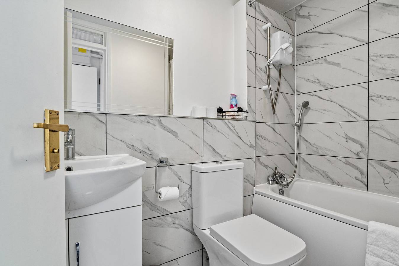 Entire apartment, White Shades Mill Hill in London, South East England