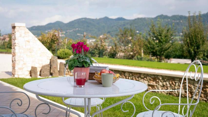 Chambre d’hôte pour 2 personnes, avec vue et jardin