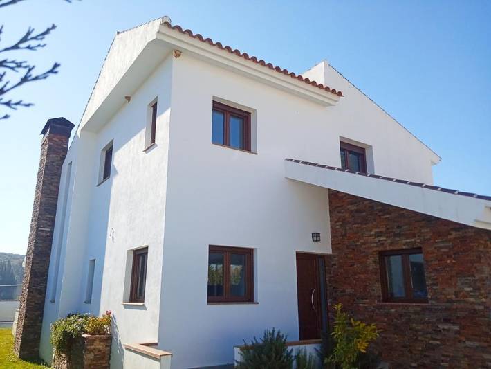 Location de vacances pour 18 personnes, avec piscine ainsi que vue et jardin, animaux acceptés à Loja