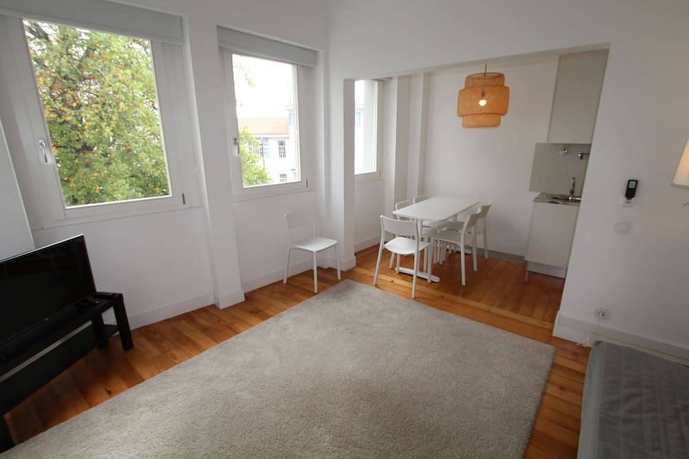 Apartamento inteiro, Opo-Apt Art Deco apartment in city center. Ac, wi-fi, cozy and confortable in Massarelos, Porto