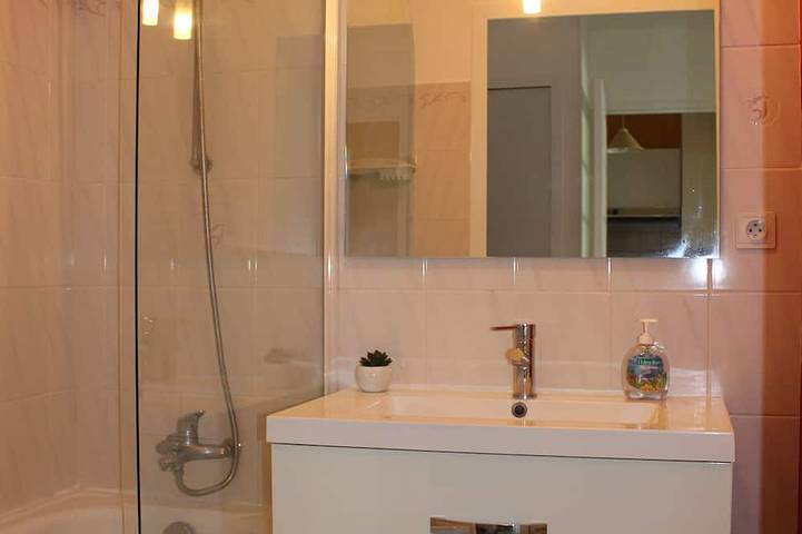 Gîte pour 4 personnes, avec jardin et terrasse dans Plage Saint Marc - 4