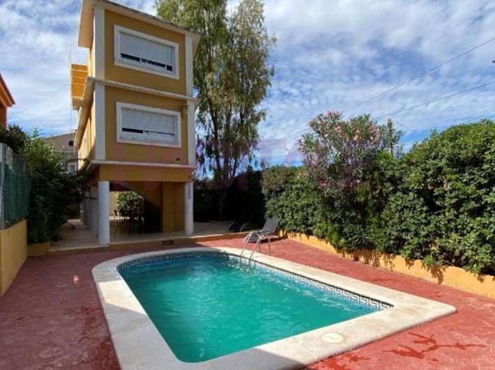 Location de vacances pour 6 personnes, avec Terrasse et Jardin ainsi que Piscine et Vue à Moncada
