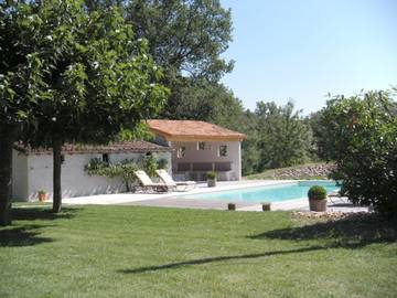 Chambre d’hôte pour 6 personnes, avec piscine ainsi que vue et jardin, adapté aux familles à Montans