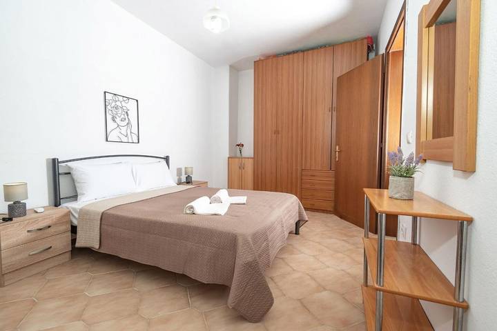 Gîte pour 6 personnes, avec terrasse ainsi que jardin et vue dans Portes - 3