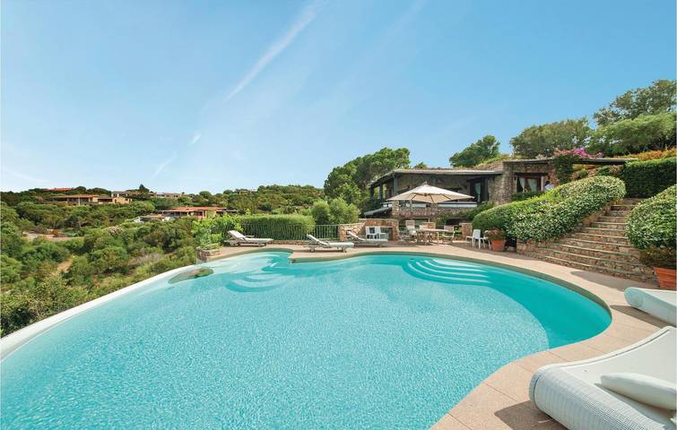 Casa de vacaciones para 14 personas, con terraza además de piscina y jardín - 1