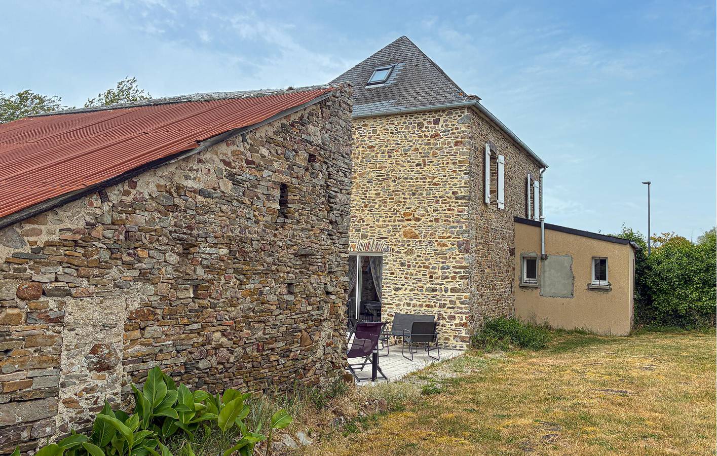 Acogedor apartamento de 2 dormitorios cerca de la costa y del centro de la ciudad, con jardín y wifi in Saint-Germain-sur-Ay, Coutances y alrededores