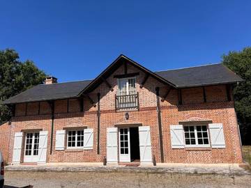 Gîte pour 9 personnes, avec vue ainsi que piscine et terrasse, animaux acceptés à Nouan-le-Fuzelier
