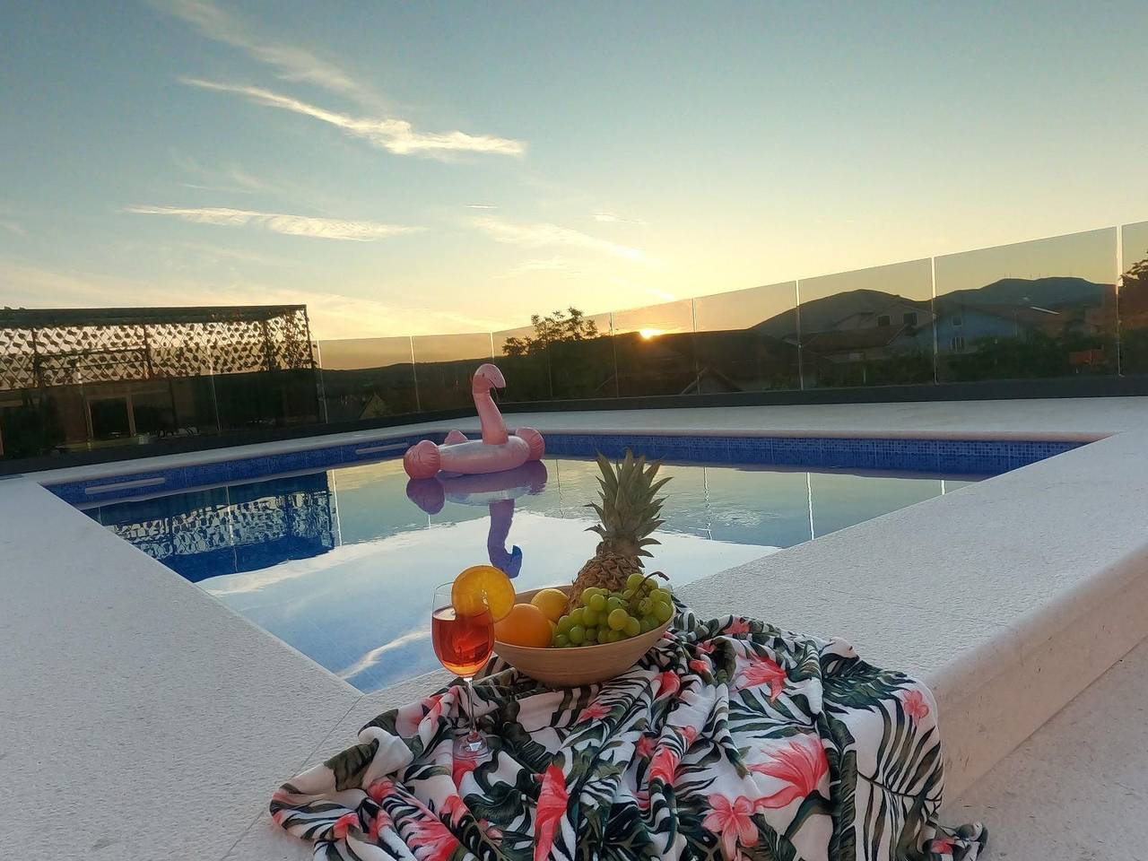 Modernes Ferienhaus mit eigenem Pool und Meerblick in Bilice, Šibenik-Knin