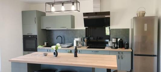 Gîte pour 8 personnes, avec jardin et vue à Odenas