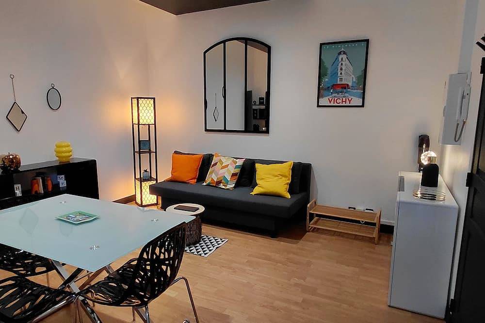 Geheel appartement, Apartment in the Rotonde district in Vichy, Vichy en omgeving