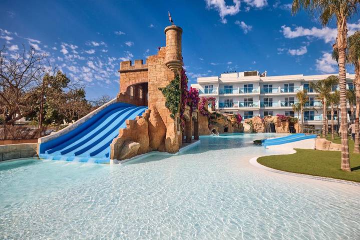 Ferienwohnung für 4 Personen, mit Kinderpool und Pool sowie Garten und Ausblick - 1