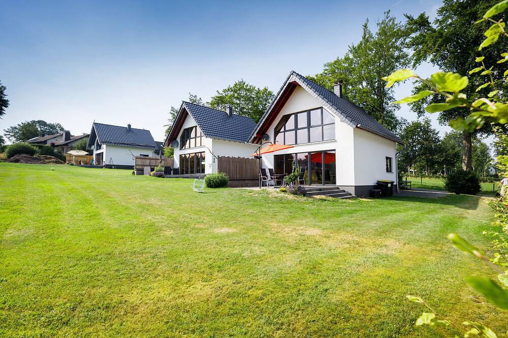 Rotes Ferienhaus Ferienhäuser Gehlen Monschau Eifel Hohes Venn in Mützenich (Monschau), Monschau