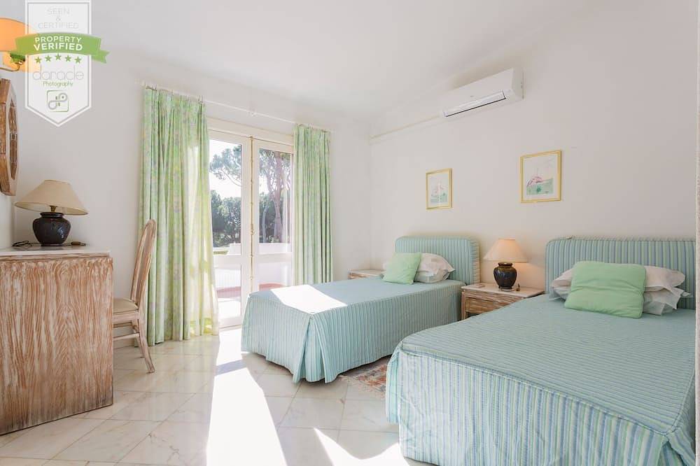 Vilamoura Ténis -casa com Jardim Privado Dentro do Condominio com 6 Piscinas in Loulé, Loulé (São Sebastião)