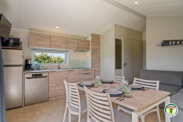 Gîte pour 4 personnes, avec piscine ainsi que terrasse et jardin