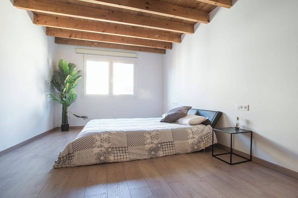 Entire apartment, Manresa industrial home in Manresa, Pla de Bages DO