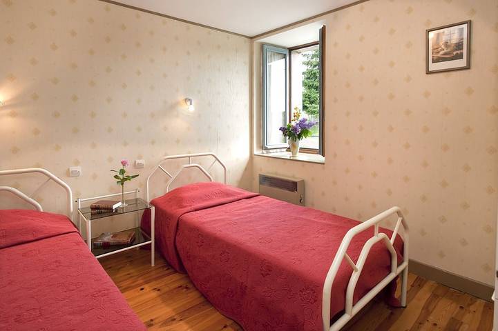 Location de vacances pour 4 personnes, avec Balcon/Terrasse ainsi que Jacuzzi et Terrasse à Mende - 3