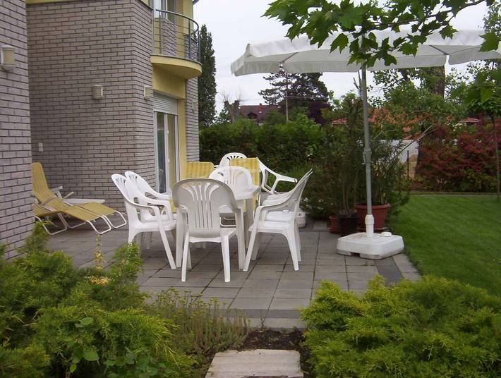 Ferienhaus nur 80 m von Privatstrand, mit einem kleinen Boot und Klimaanlage in Szantod, Plattensee Südufer