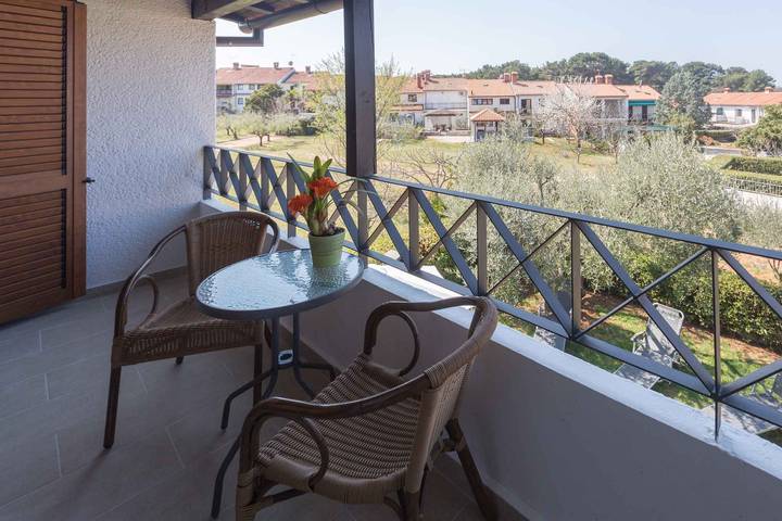 Ferienhaus für 6 Personen, mit Balkon und Garten in Poreč - 2