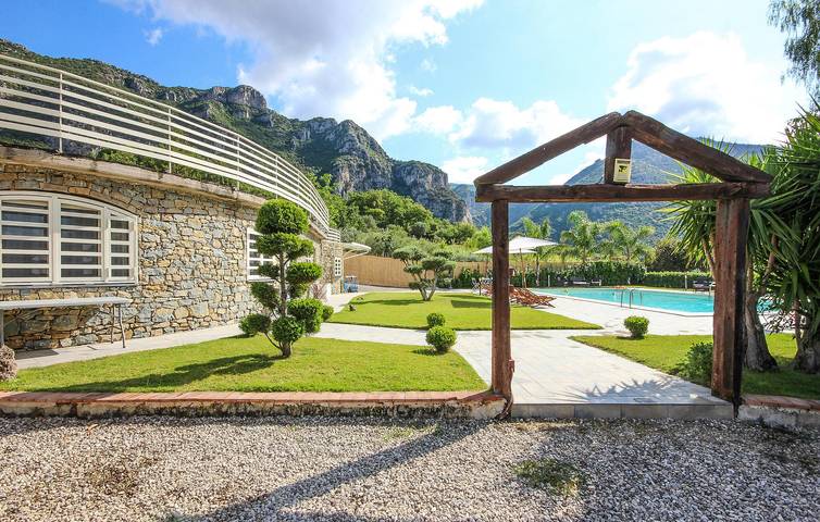 Casa vacanza per 8 persone, con piscina e giardino, con animali domestici in Cilento