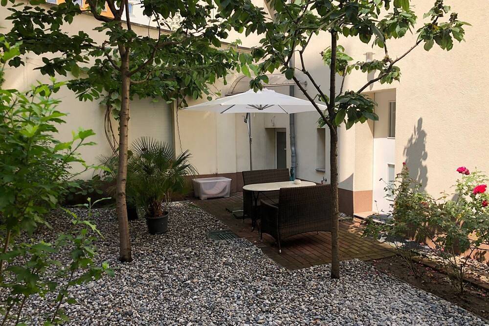 Ganze Wohnung, Super  * * *  Apartment am Hauptbahnhof mit Garten, Waschmaschine... in Moabit Berlin, Berlin