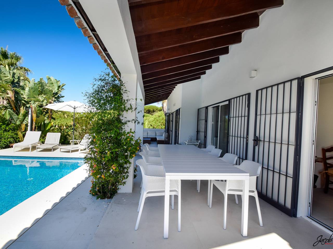 Stunning Marbella Villa for 10 with Private Pool and Lush Garden in Marbella Oost, Marbella