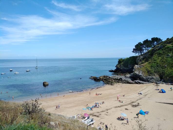 Apartamento entero, Casa con piscina, cerca de la playa y tiendas in Locmaria, Côte des Mégalithes