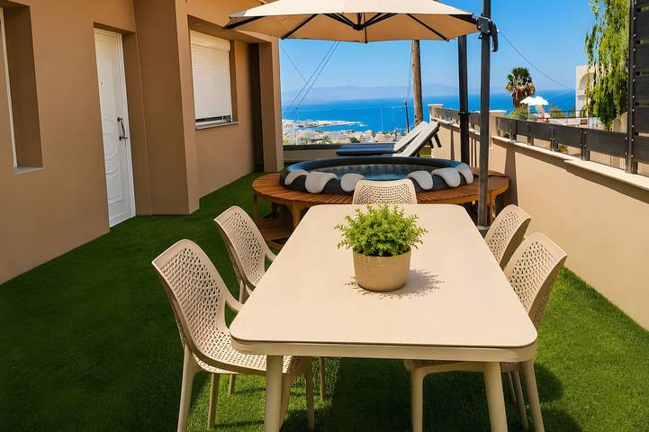 Geheel appartement, Luxury apartment in chania with panoramic views of the city, sea and mountains in Chania en omgeving
