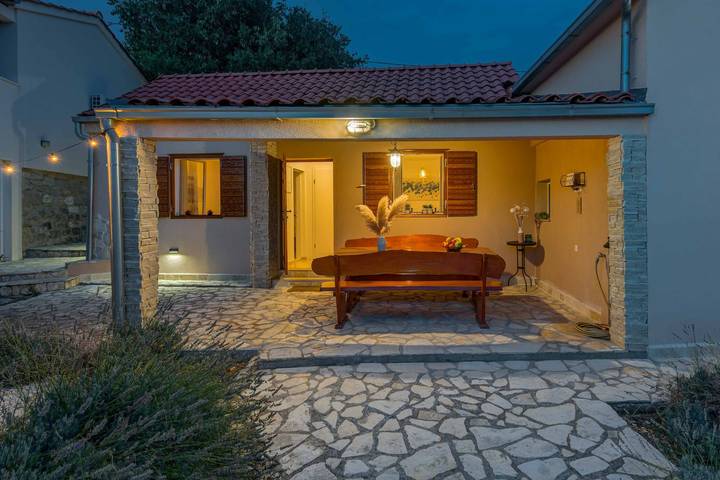 Location de vacances pour 6 personnes, avec terrasse à Rogoznica - 2