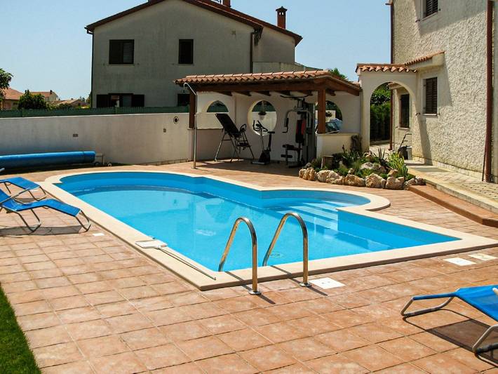 Ferienwohnung für 2 Personen, mit Pool und Balkon/Terrasse in Banjole