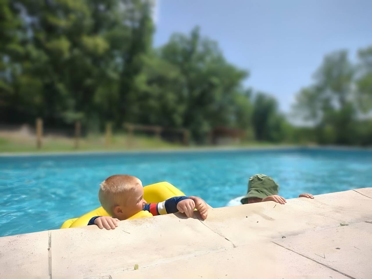 Gîte L'hirondelle – Maison de vacances au calme avec piscine partagée in Paulhiac, Région de Villeneuve-sur-Lot