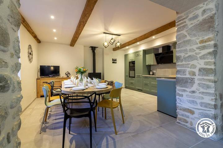 Gîte pour 12 personnes, avec terrasse ainsi que jacuzzi et jardin à Beaudéan - 2