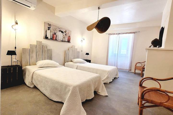 Location de vacances pour 5 personnes, avec piscine ainsi que terrasse et jardin à La Caunette - 2